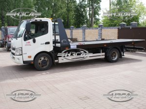 Эвакуатор Hino-300 со сдвижной платформой